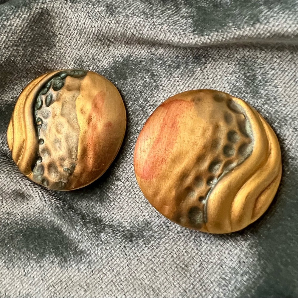 🏝️ Down By the Sea Round Gold, Blue & Pink Metal Clip On Earrings